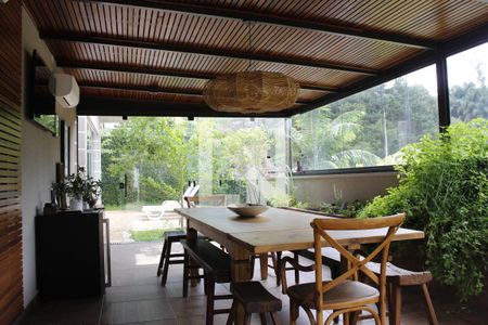 Casa de condomínio à venda com 1000m², 5 quartos e 6 vagasJantar externo 