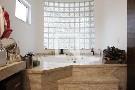 Casa de condomínio à venda com 1000m², 5 quartos e 6 vagasBanheiro da Suíte Master