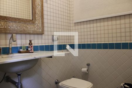 Casa de condomínio à venda com 1000m², 5 quartos e 6 vagasBanheiro externo