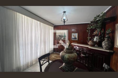 Casa à venda com 650m², 5 quartos e 6 vagas Casa à venda com 650m², 5 quartos e 6 vagasBar