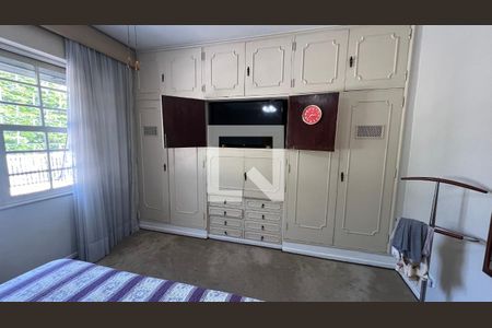 Casa à venda com 650m², 5 quartos e 6 vagas Casa à venda com 650m², 5 quartos e 6 vagasSuite