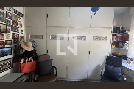 Casa à venda com 650m², 5 quartos e 6 vagas Casa à venda com 650m², 5 quartos e 6 vagasQuarto 1