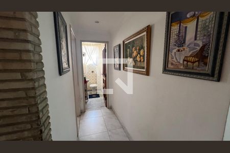 Casa à venda com 650m², 5 quartos e 6 vagas Casa à venda com 650m², 5 quartos e 6 vagasCorredor