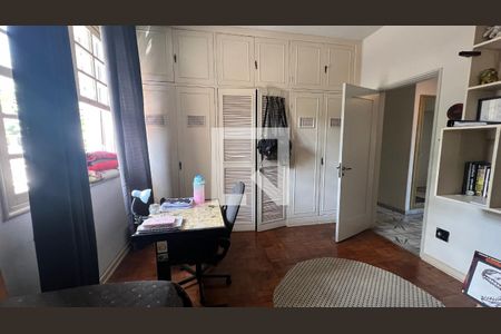 Casa à venda com 650m², 5 quartos e 6 vagas Casa à venda com 650m², 5 quartos e 6 vagasQuarto 2