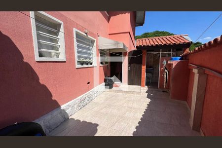 Casa à venda com 650m², 5 quartos e 6 vagas Casa à venda com 650m², 5 quartos e 6 vagasÁrea de Serviço