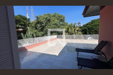 Casa à venda com 650m², 5 quartos e 6 vagas Casa à venda com 650m², 5 quartos e 6 vagasVaranda