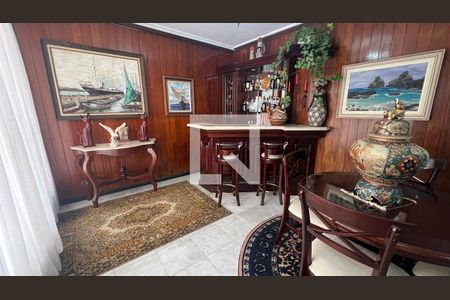 Casa à venda com 650m², 5 quartos e 6 vagas Casa à venda com 650m², 5 quartos e 6 vagasBar