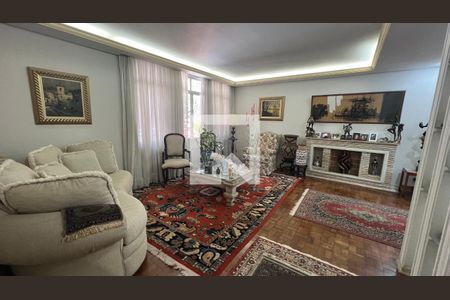 Casa à venda com 650m², 5 quartos e 6 vagas Casa à venda com 650m², 5 quartos e 6 vagasSala