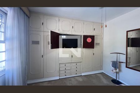 Casa à venda com 650m², 5 quartos e 6 vagas Casa à venda com 650m², 5 quartos e 6 vagasSuite