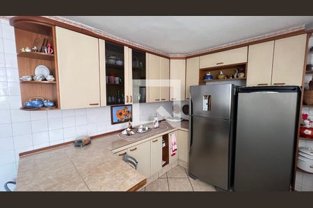 Casa à venda com 650m², 5 quartos e 6 vagas Casa à venda com 650m², 5 quartos e 6 vagasCozinha - Armários