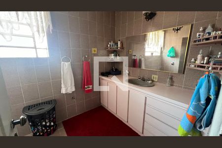 Casa à venda com 650m², 5 quartos e 6 vagas Casa à venda com 650m², 5 quartos e 6 vagasBanheiro