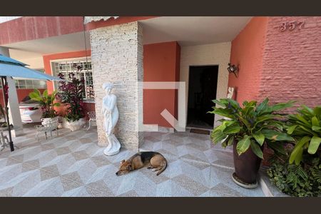 Casa à venda com 650m², 5 quartos e 6 vagas Casa à venda com 650m², 5 quartos e 6 vagasEntrada