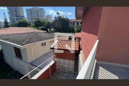 Casa à venda com 650m², 5 quartos e 6 vagas Casa à venda com 650m², 5 quartos e 6 vagasVista lateral da casa