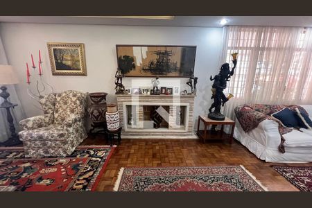 Casa à venda com 650m², 5 quartos e 6 vagas Casa à venda com 650m², 5 quartos e 6 vagasDetalhe da sala