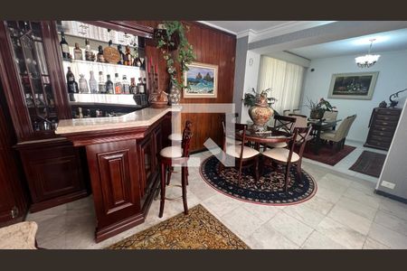 Casa à venda com 650m², 5 quartos e 6 vagas Casa à venda com 650m², 5 quartos e 6 vagasBar