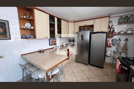 Casa à venda com 650m², 5 quartos e 6 vagas Casa à venda com 650m², 5 quartos e 6 vagasCozinha - Armários