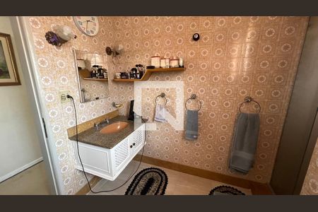 Casa à venda com 650m², 5 quartos e 6 vagas Casa à venda com 650m², 5 quartos e 6 vagasBanheiro da Suíte