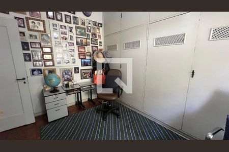 Casa à venda com 650m², 5 quartos e 6 vagas Casa à venda com 650m², 5 quartos e 6 vagasQuarto 1