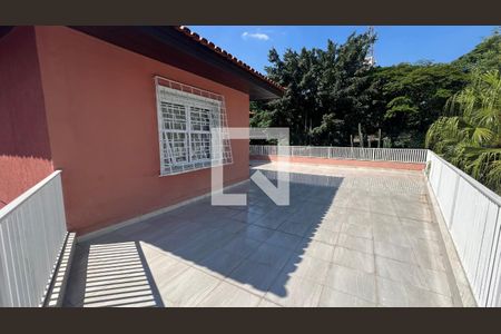 Casa à venda com 650m², 5 quartos e 6 vagas Casa à venda com 650m², 5 quartos e 6 vagasVaranda