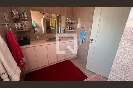 Casa à venda com 650m², 5 quartos e 6 vagas Casa à venda com 650m², 5 quartos e 6 vagasBanheiro