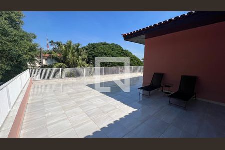 Casa à venda com 650m², 5 quartos e 6 vagas Casa à venda com 650m², 5 quartos e 6 vagasVaranda