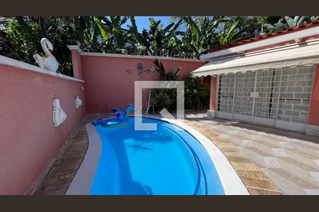 Casa à venda com 650m², 5 quartos e 6 vagas Casa à venda com 650m², 5 quartos e 6 vagasPiscina