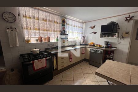 Casa à venda com 650m², 5 quartos e 6 vagas Casa à venda com 650m², 5 quartos e 6 vagasCozinha - Armários