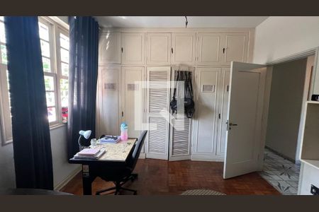 Casa à venda com 650m², 5 quartos e 6 vagas Casa à venda com 650m², 5 quartos e 6 vagasQuarto 2