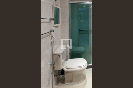 Apartamento à venda com 80m², 2 quartos e 2 vagas Apartamento à venda com 80m², 2 quartos e 2 vagasBanheiro da Suíte