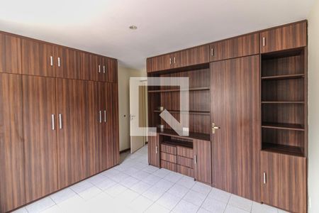 Apartamento à venda com 80m², 2 quartos e 2 vagas Apartamento à venda com 80m², 2 quartos e 2 vagasSuíte