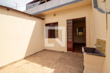 Casa para alugar com 60m², 2 quartos e 1 vagaÁrea de Serviço