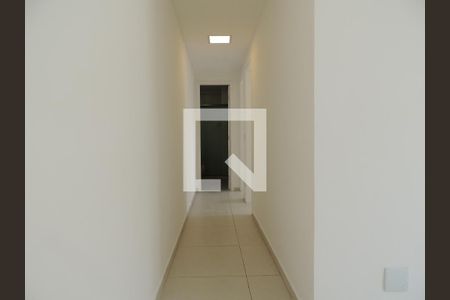 Corredor  de apartamento para alugar com 2 quartos, 66m² em Jacarepaguá, Rio de Janeiro