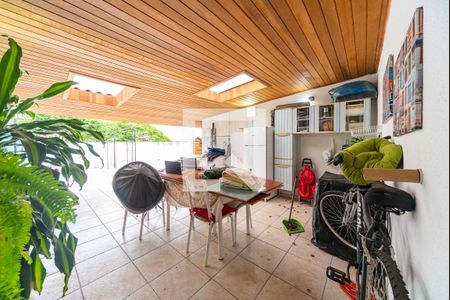 Apartamento à venda com 142m², 2 quartos e 2 vagas Apartamento à venda com 142m², 2 quartos e 2 vagasCobertura