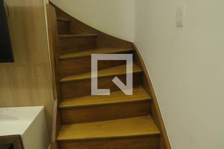 Casa para alugar com 110m², 2 quartos e 1 vagaEscada