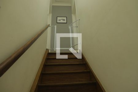 Casa para alugar com 110m², 2 quartos e 1 vagaEscada