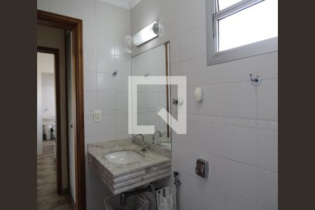 Banheiro de apartamento para alugar com 1 quarto, 50m² em Parque Enseada, Guarujá