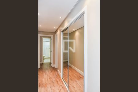 Corredor de apartamento à venda com 3 quartos, 113m² em Passo da Areia, Porto Alegre