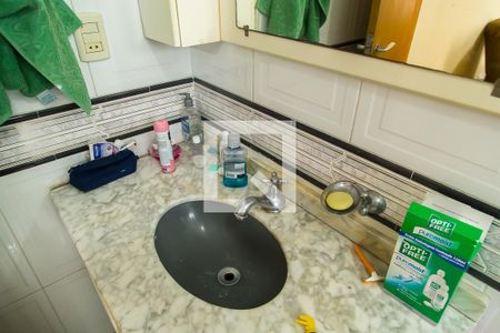 Casa à venda com 200m², 3 quartos e 2 vagasBanheiro da Suíte 1 - Pia