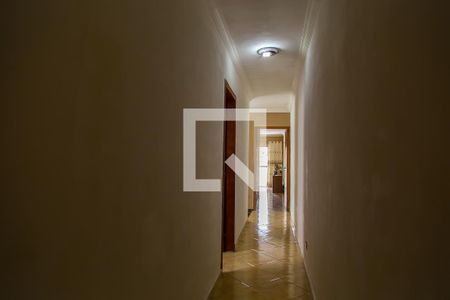 Casa à venda com 200m², 3 quartos e 2 vagasCorredor