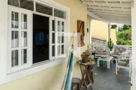 Casa à venda com 250m², 5 quartos e 3 vagas Casa à venda com 250m², 5 quartos e 3 vagasVaranda 1 andar