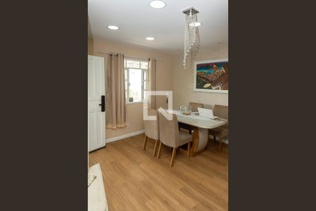 Casa à venda com 250m², 5 quartos e 3 vagas Casa à venda com 250m², 5 quartos e 3 vagasSala de Jantar