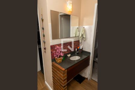 Casa à venda com 250m², 5 quartos e 3 vagas Casa à venda com 250m², 5 quartos e 3 vagasLavabo