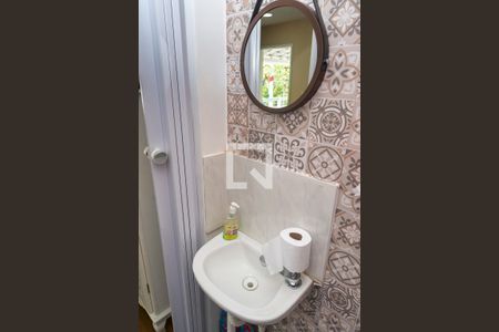 Casa à venda com 250m², 5 quartos e 3 vagas Casa à venda com 250m², 5 quartos e 3 vagasBanheiro Socila 1