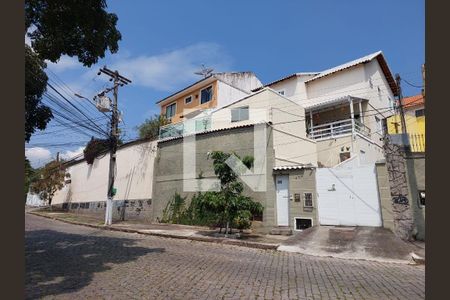 Casa à venda com 250m², 5 quartos e 3 vagas Casa à venda com 250m², 5 quartos e 3 vagasFachada da Casa