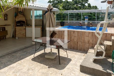 Casa à venda com 250m², 5 quartos e 3 vagas Casa à venda com 250m², 5 quartos e 3 vagasChurraqueira / piscina