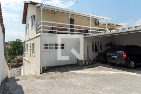 Casa à venda com 250m², 5 quartos e 3 vagas Casa à venda com 250m², 5 quartos e 3 vagasGaragem