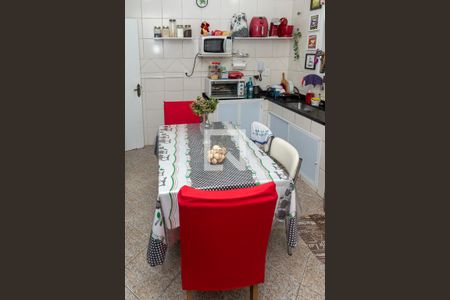 Casa à venda com 250m², 5 quartos e 3 vagas Casa à venda com 250m², 5 quartos e 3 vagasCopa-Cozinha