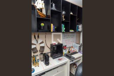 Casa à venda com 250m², 5 quartos e 3 vagas Casa à venda com 250m², 5 quartos e 3 vagasQuarto 1 Armários / Escritório