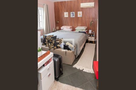 Casa à venda com 250m², 5 quartos e 3 vagas Casa à venda com 250m², 5 quartos e 3 vagasQuarto 5 Suite - Armários