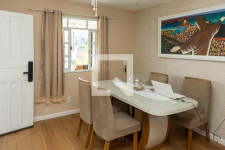 Casa à venda com 250m², 5 quartos e 3 vagas Casa à venda com 250m², 5 quartos e 3 vagasSala de Jantar